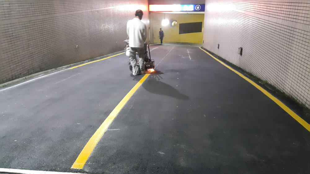 汐止國泰醫院停車場標線