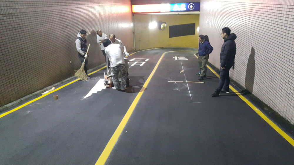 汐止國泰醫院停車場標線